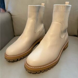 Oasis Society California like new Women's Cream Ankle Boots sz 8